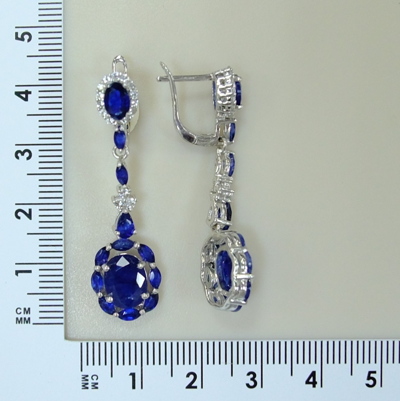 Серебряные серьги с сапфирами